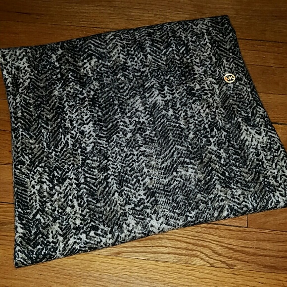 Michael Kors - Infiniti Scarf - Picture 1 of 4